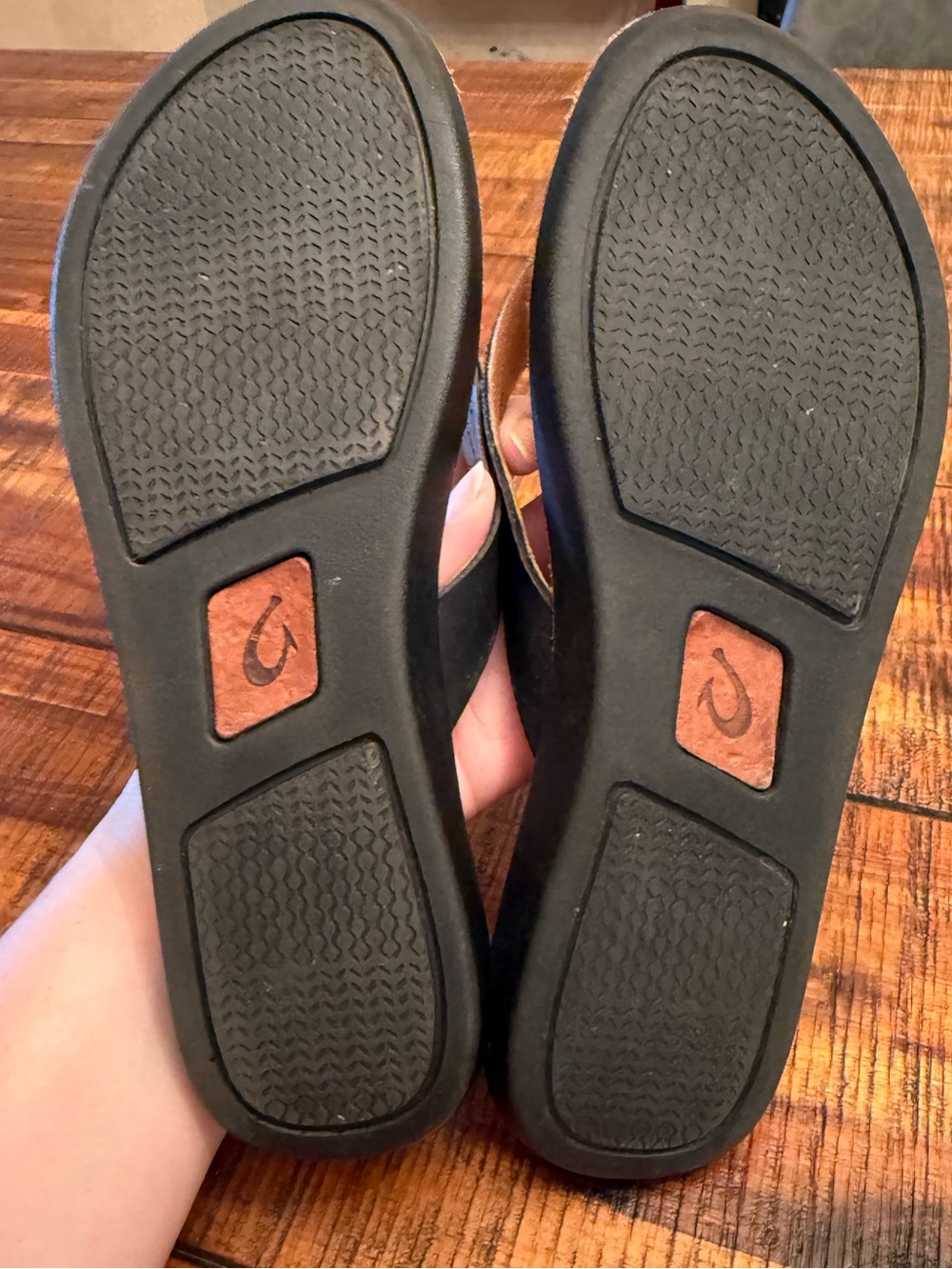 OluKai Loea Women’s Size 8 Black Leather Thong Sandals Flip Flops EU 38 - Picture 7 of 7